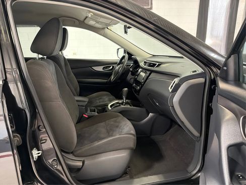 Used 2016 Nissan Rogue SV w/ SV Premium Package image 15