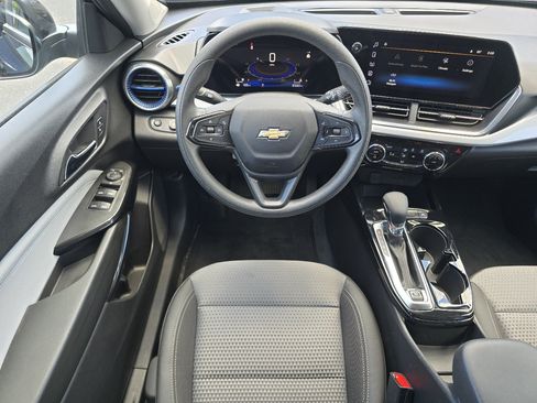 Used 2024 Chevrolet Trax LT FWD image 28