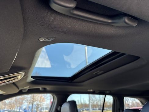 Used 2023 Jeep Grand Cherokee Altitude image 17