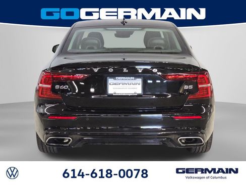 Used 2022 Volvo S60 B5 Momentum w/ Climate Package FWD image 10