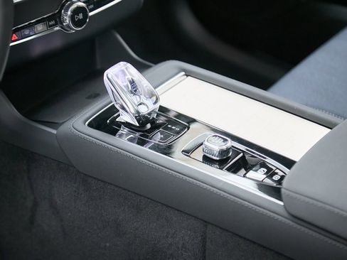 Certified 2025 Volvo XC90 B6 Ultra image 17