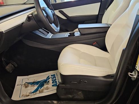 Used 2021 Tesla Model Y Long Range image 3