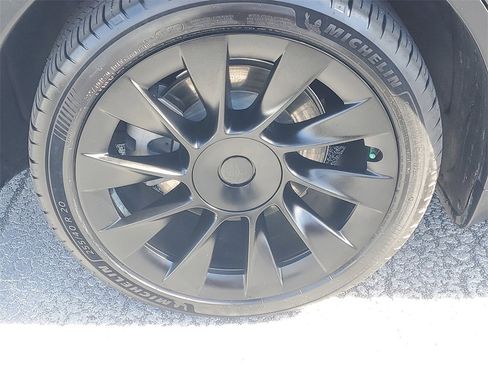 Used 2021 Tesla Model Y Long Range image 13