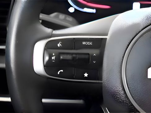 Certified 2024 Kia Sportage EX image 33