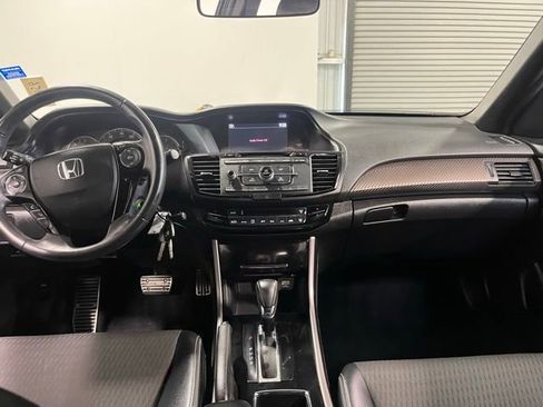 Used 2017 Honda Accord Sport image 20