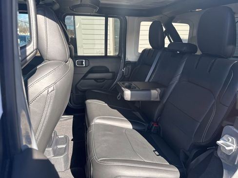 Used 2023 Jeep Wrangler Unlimited Sahara image 40