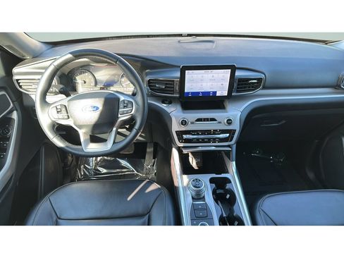 Used 2024 Ford Explorer XLT w/ Equipment Group 202A AWD/4WD image 9