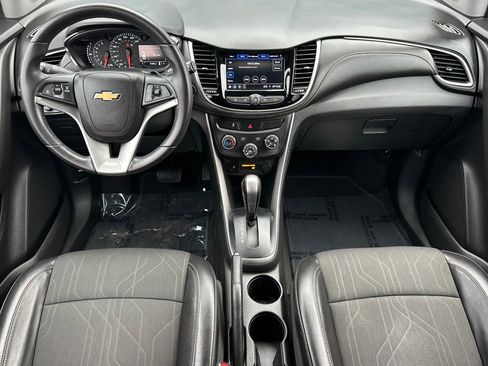 Used 2022 Chevrolet Trax LT w/ LT Convenience Package image 15