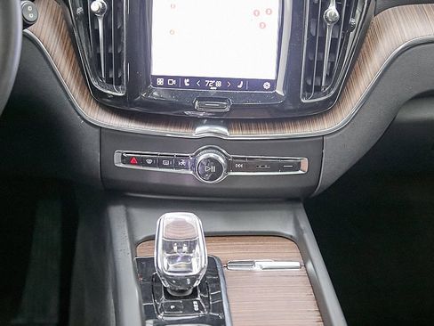 Certified 2023 Volvo XC60 B5 Ultimate image 33