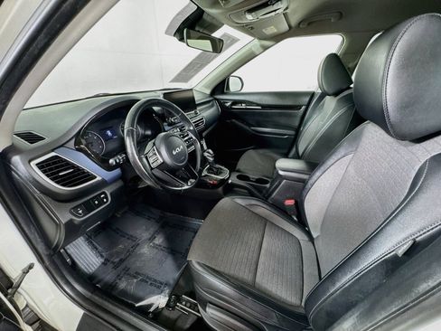 Used 2022 Kia Seltos S FWD image 12