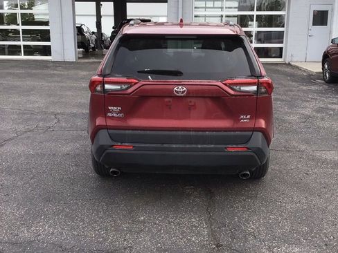 Used 2020 Toyota RAV4 XLE w/ Convenience Package AWD/4WD image 4