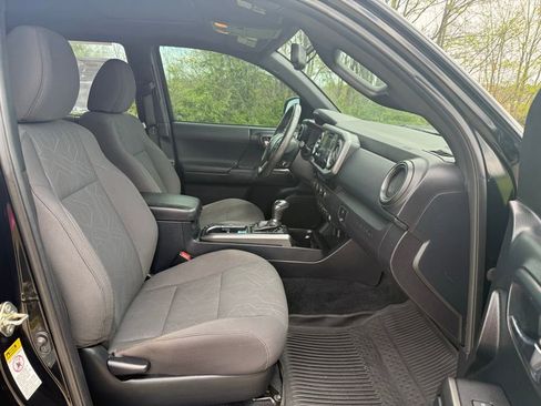 Used 2016 Toyota Tacoma TRD Sport w/ Premium & Technology Package image 18