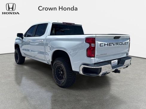 Used 2022 Chevrolet Silverado 1500 LT AWD/4WD image 3