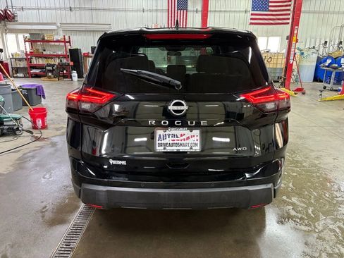 Used 2025 Nissan Rogue SV AWD/4WD image 27