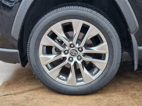 Used 2019 Toyota RAV4 Limited image 11