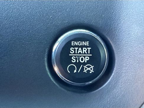 Used 2012 Dodge Challenger R/T image 31