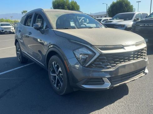 Used 2023 Kia Sportage EX AWD/4WD image 3