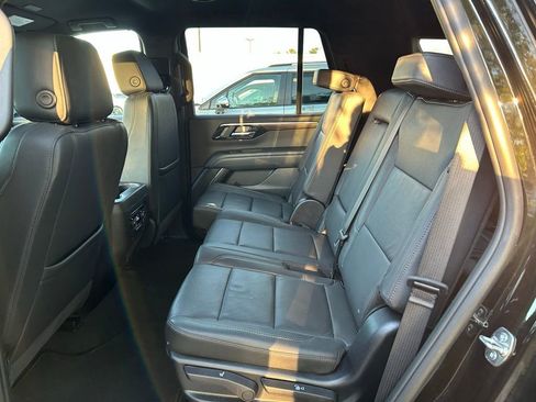 Used 2025 Chevrolet Tahoe LT AWD/4WD image 9