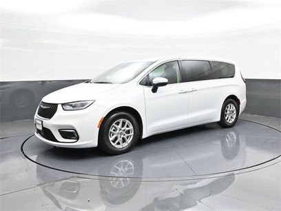 Used 2023 Chrysler Pacifica Touring-L