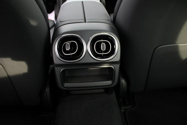 New 2025 Mercedes-Benz C 300 4MATIC Sedan image 36