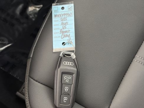 Used 2025 Audi Q5 Premium Plus w/ Premium Plus AWD/4WD image 38