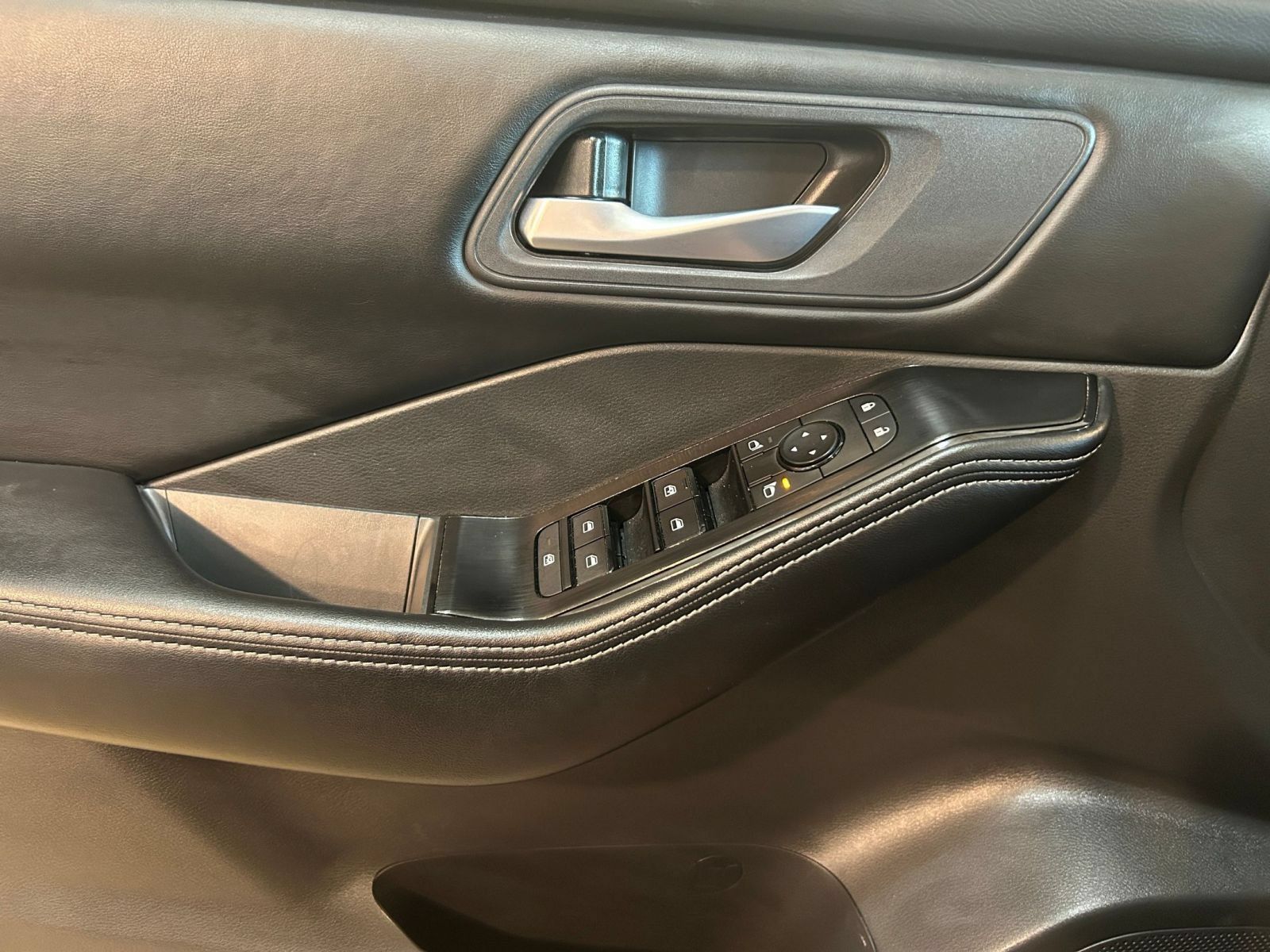 Used 2026 Nissan Rogue SV AWD/4WD image 18