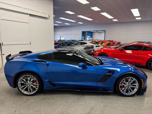 Used 2016 Chevrolet Corvette Z06 w/ 3LZ Preferred Equipment Group image 6