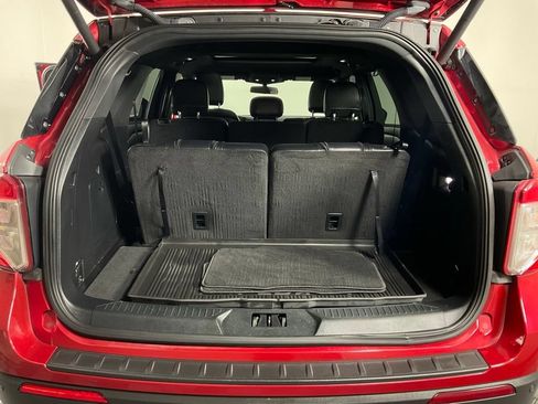 Used 2020 Ford Explorer XLT w/ Equipment Group 202A RWD image 11