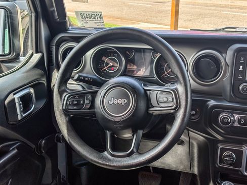 Used 2018 Jeep Wrangler Unlimited Sport AWD/4WD image 17