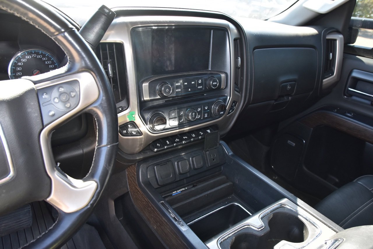 Used 2019 GMC Sierra 2500 Denali w/ Duramax Plus Package AWD/4WD image 9