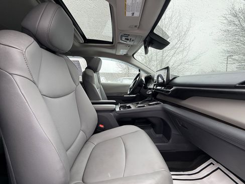 Used 2022 Toyota Sienna XLE image 39