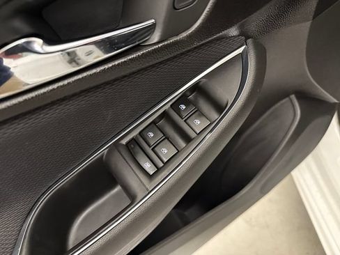 Used 2018 Chevrolet Cruze LT w/ Convenience Package FWD image 12