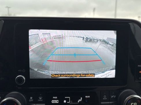 Used 2024 Toyota Highlander XLE image 22