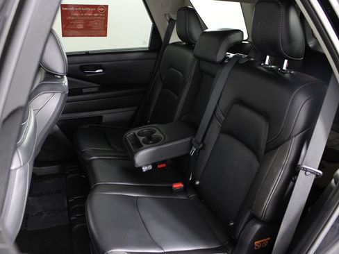Certified 2023 Nissan Pathfinder SL w/ Black Appearance Package FWD image 22
