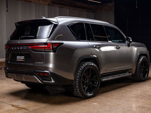 Used 2024 Lexus LX 600 4WD w/ Luxury Package image 10