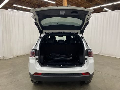 Used 2024 Jeep Compass Latitude AWD/4WD image 28