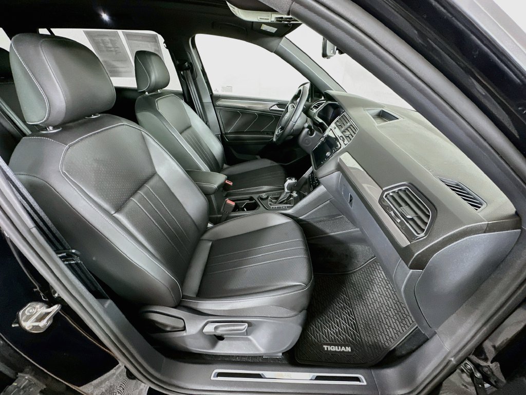 Used 2023 Volkswagen Tiguan SE R-Line AWD/4WD image 36