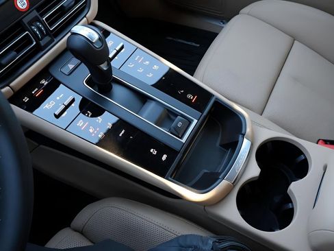 New 2025 Porsche Macan S image 24