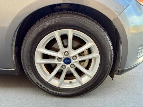 Used 2018 Ford Focus SE FWD image 12