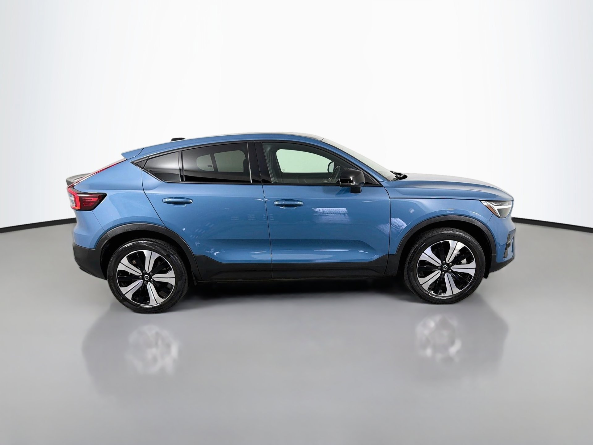 Certified 2023 Volvo C40 P8 Recharge Plus AWD/4WD image 5
