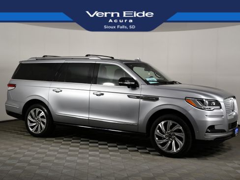 Used 2023 Lincoln Navigator L Reserve AWD/4WD image 1
