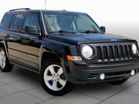 Used 2014 Jeep Patriot Latitude FWD image 3