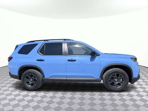 Used 2024 Honda Pilot TrailSport image 3