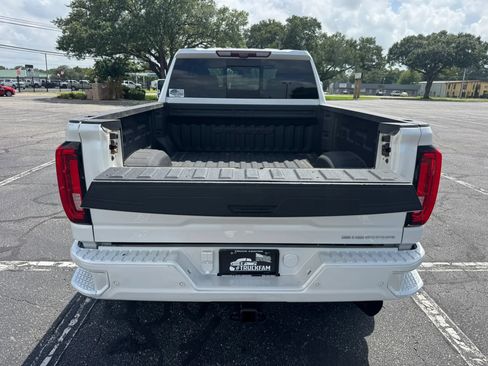 Used 2022 GMC Sierra 3500 Denali w/ Technology Package AWD/4WD image 8