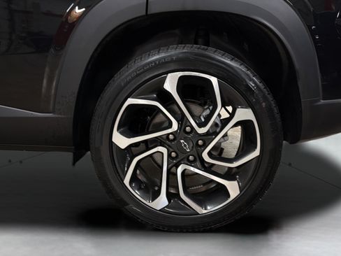 Used 2024 Chevrolet Trax RS w/ Sunroof Package FWD image 28