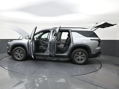 Used 2024 Chevrolet Traverse LS FWD image 28