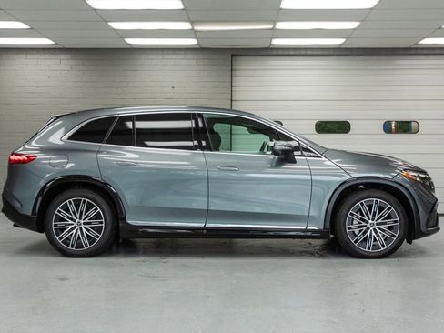 Used 2023 Mercedes-Benz EQS 580 4MATIC SUV w/ Exclusive Trim Package image 3