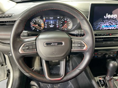 Used 2022 Jeep Compass Trailhawk w/ Trailhawk Convenience Group AWD/4WD image 11