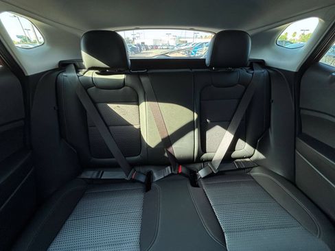 Used 2025 Chevrolet Trax LT FWD image 70
