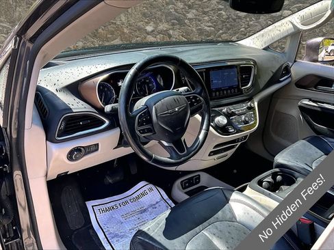 Used 2017 Chrysler Pacifica Touring-L Plus FWD image 11